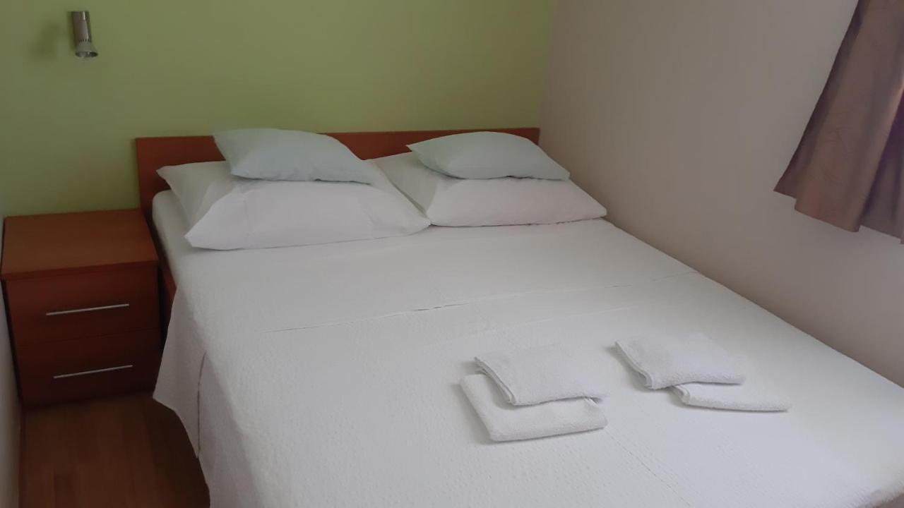 Apartmani Resetar 普利拉卡 外观 照片